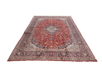 Lot 556 - A hand-knotted Persian Kashan carpet