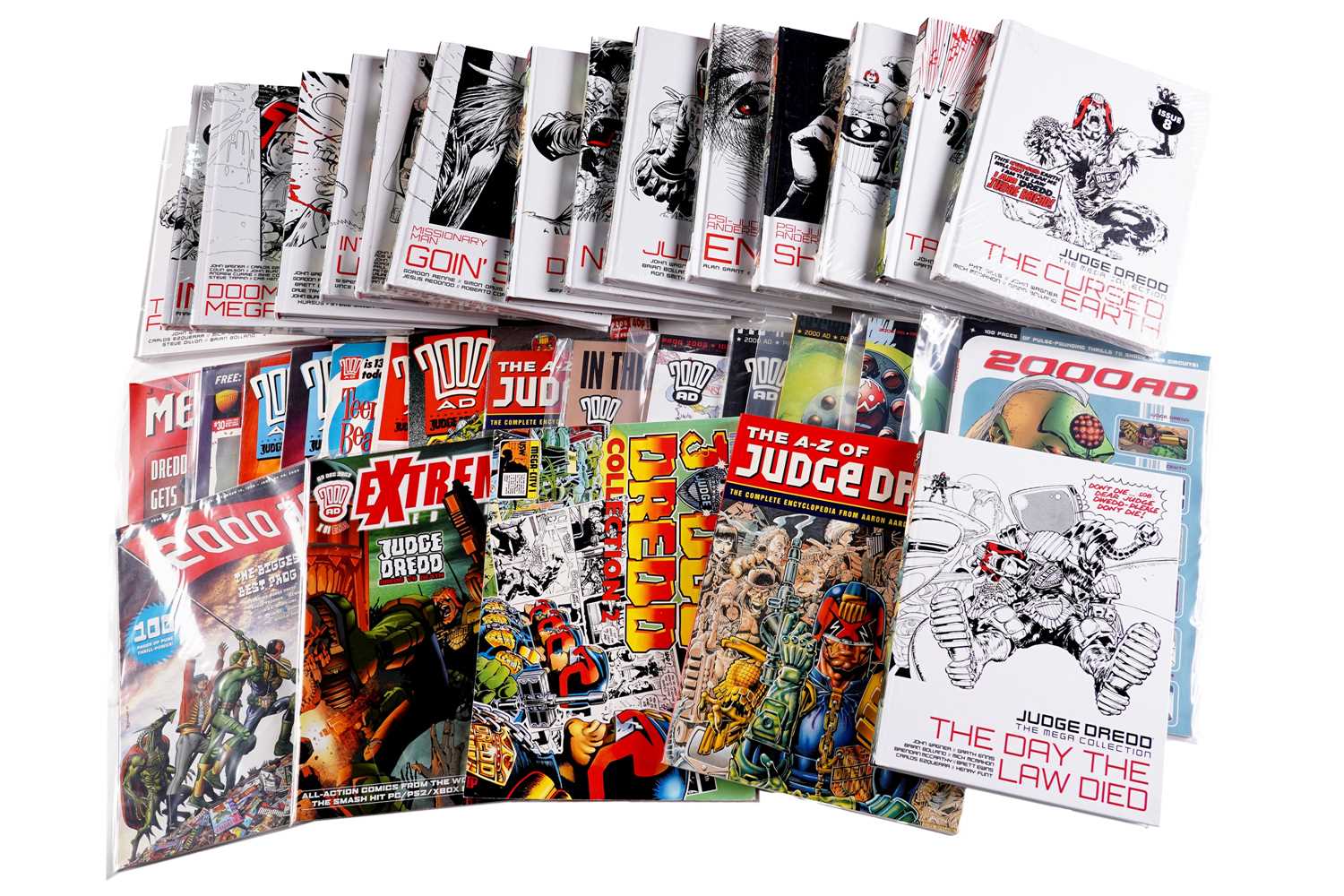 Lot 128 - Judge Dredd graphic novels and comics