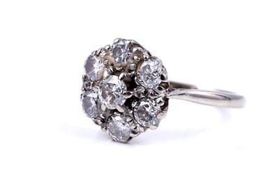 Lot 515 - A diamond cluster ring