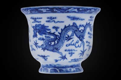 Lot 322 - A small Chinese jardiniere