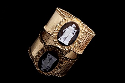 Lot 526 - A fine Victorian hardstone cameo and gold cuff bracelet