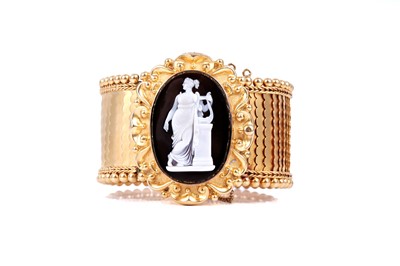 Lot 526 - A fine Victorian hardstone cameo and gold cuff bracelet