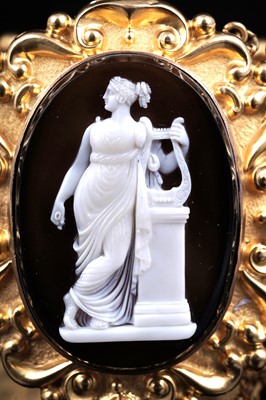 Lot 526 - A fine Victorian hardstone cameo and gold cuff bracelet