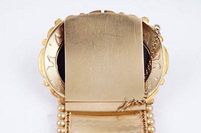 Lot 526 - A fine Victorian hardstone cameo and gold cuff bracelet