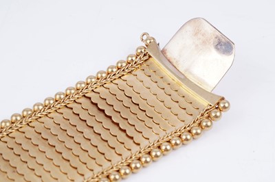 Lot 526 - A fine Victorian hardstone cameo and gold cuff bracelet