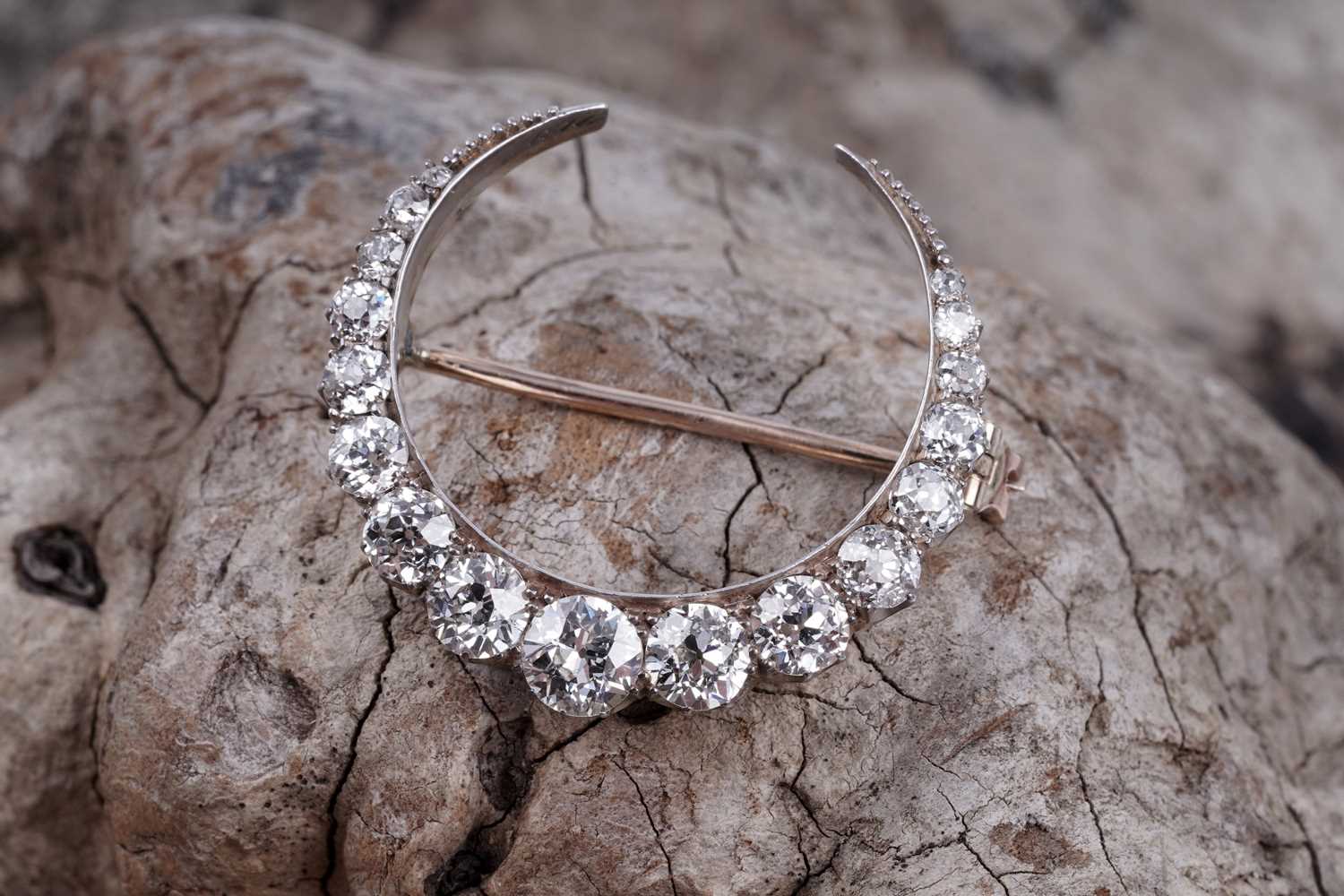 Lot 533 - A Victorian diamond crescent brooch