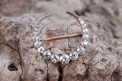 Lot 533 - A Victorian diamond crescent brooch