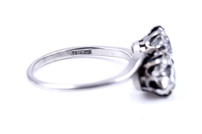 Lot 534 - An early 20th Century two stone diamond ring