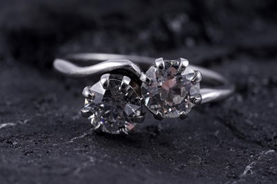 Lot 534 - An early 20th Century two stone diamond ring