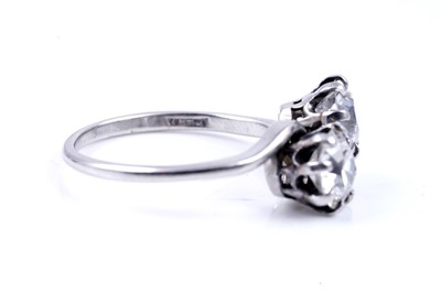 Lot 534 - An early 20th Century two stone diamond ring