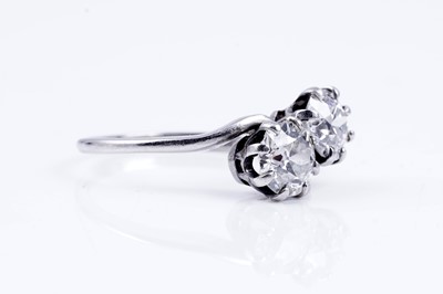 Lot 534 - An early 20th Century two stone diamond ring