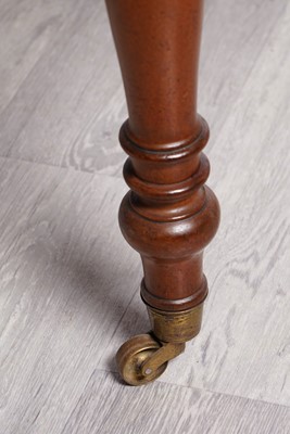 Lot 21 - A late Georgian mahogany dining table