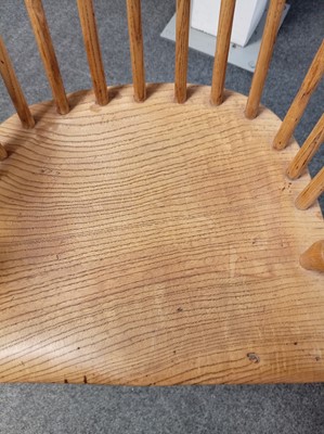 Lot 110 - A 20th Century Windsor chair