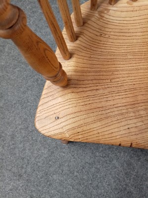 Lot 110 - A 20th Century Windsor chair