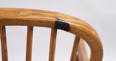 Lot 110 - A 20th Century Windsor chair