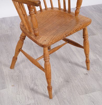 Lot 110 - A 20th Century Windsor chair