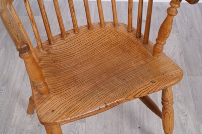 Lot 110 - A 20th Century Windsor chair