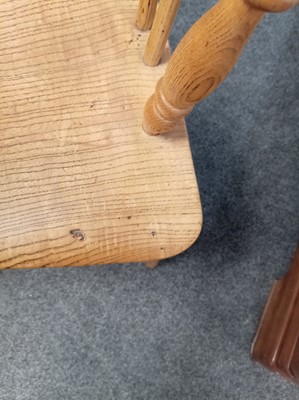 Lot 110 - A 20th Century Windsor chair