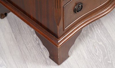 Lot 31 - A reproduction serpentine fronted tall chest of six drawers