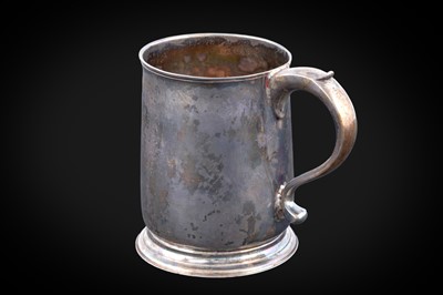 Lot 84 - A George II small silver mug