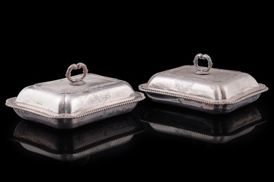 Lot 100 - A pair of George III silver entrée dishes and covers