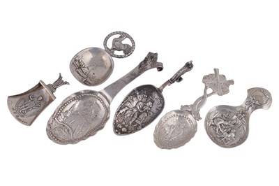 Lot 134 - Six early 20th Century continental caddy spoons from Holland or Hanau, Germany