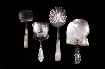 Lot 145 - Mother of pearl silverware