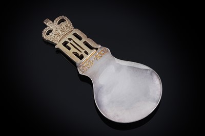 Lot 154 - An Elizabeth II parcel gilt caddy spoon