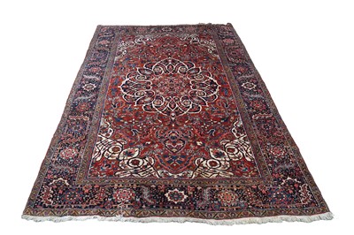 Lot 127 - A 20th Century hand-knotted woollen Heriz carpet