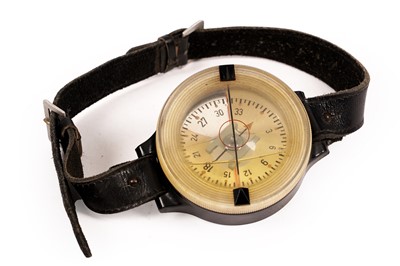 Lot 268 - A diver's compass