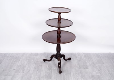Lot 177 - A Georgian mahogany three-tier dumb waiter