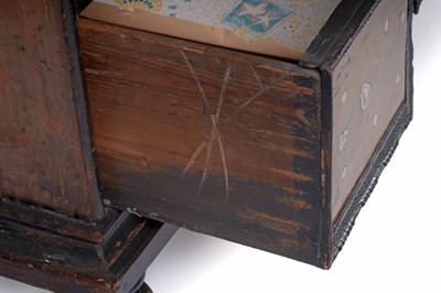 Lot 573 - An 18th Century Italian walnut commode