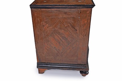 Lot 573 - An 18th Century Italian walnut commode