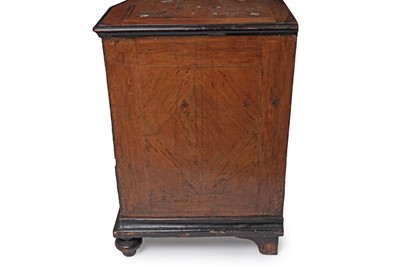Lot 573 - An 18th Century Italian walnut commode