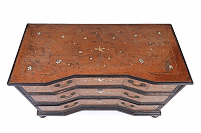 Lot 573 - An 18th Century Italian walnut commode