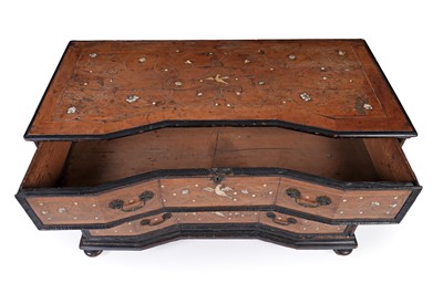 Lot 573 - An 18th Century Italian walnut commode