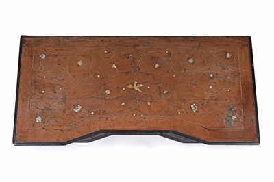 Lot 573 - An 18th Century Italian walnut commode