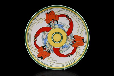 Lot 243 - A boxed Wedgwood ‘Clarice Cliff Bizarre Centenary’ charger; and three plates