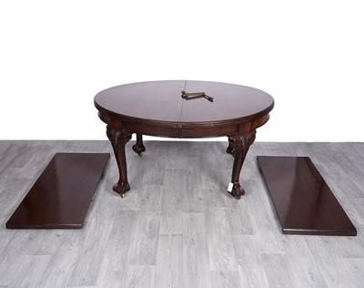 Lot 36 - A George III-style mahogany extending dining table