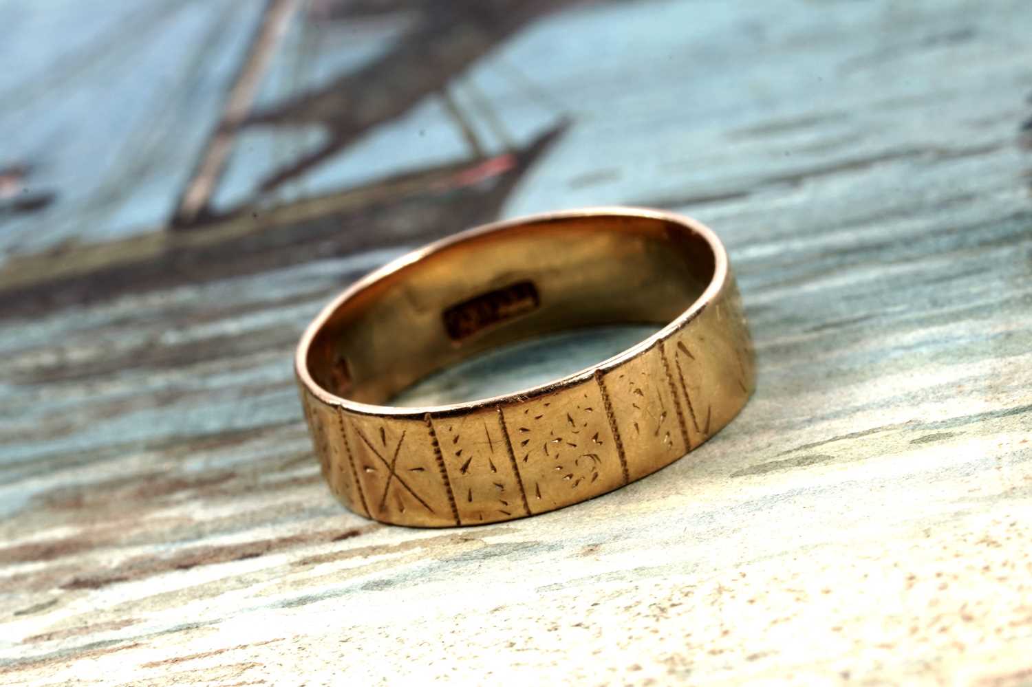 Lot 65 - An 18ct gold wedding band