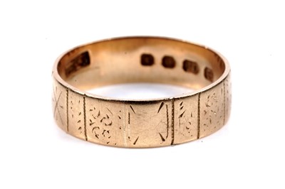 Lot 65 - An 18ct gold wedding band