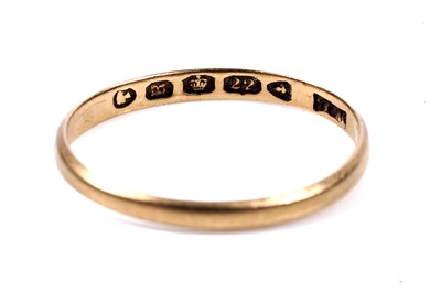 Lot 66 - A Victorian 22ct gold wedding band | 1852