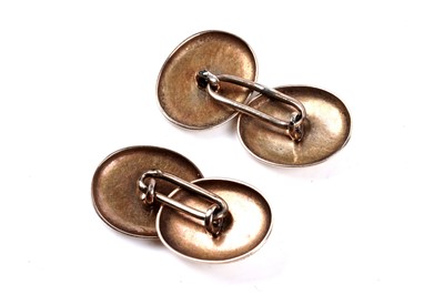 Lot 68 - A pair of Edwardian gold cuff links with engraved floral decoration