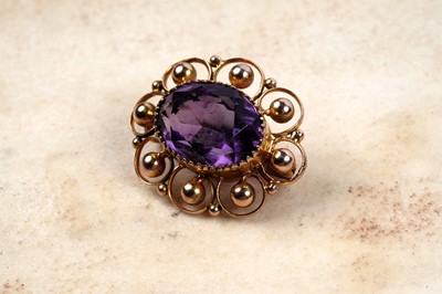 Lot 69 - An Edwardian amethyst brooch