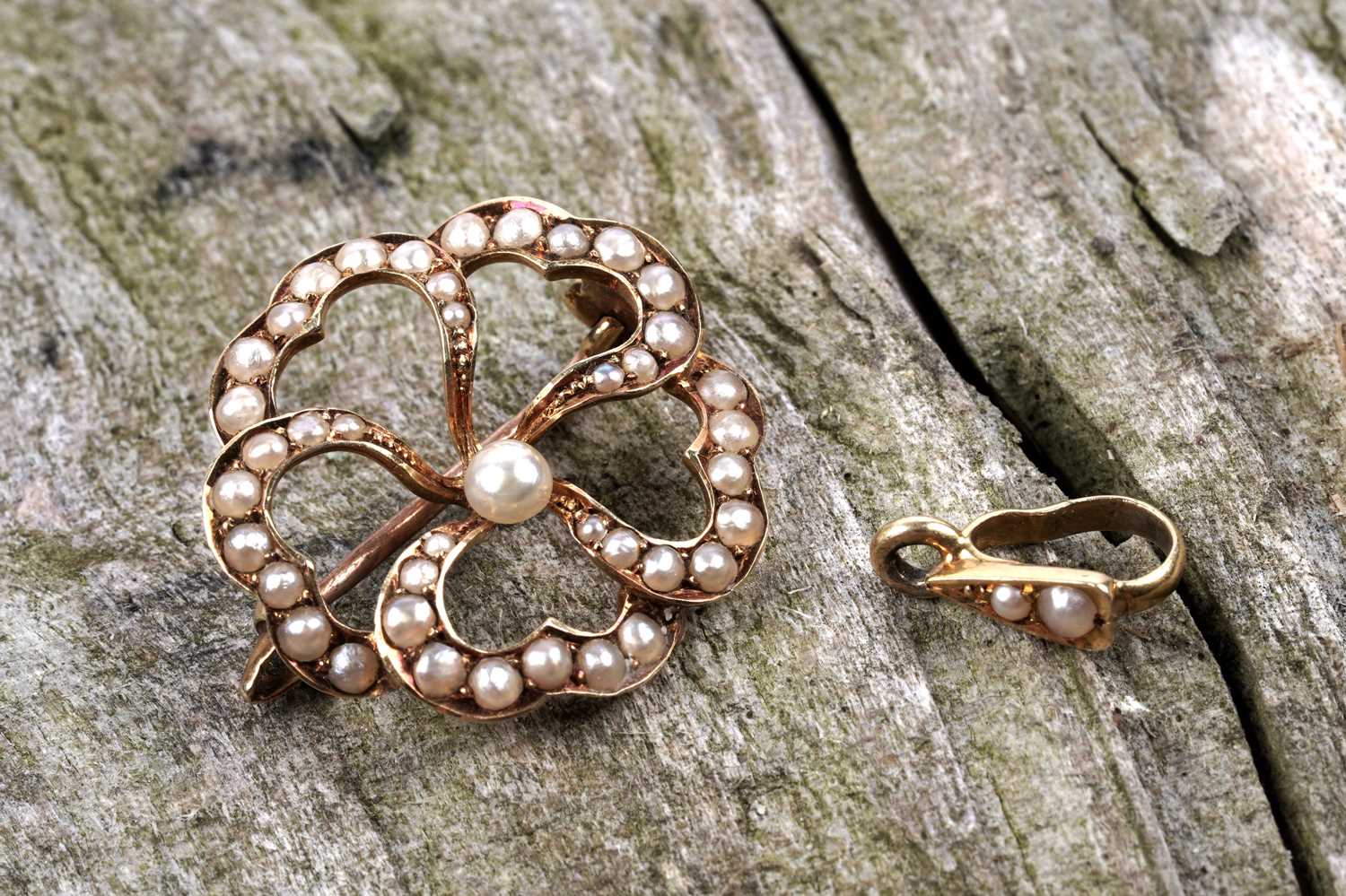 Lot 70 - An Edwardian seed pearl openwork brooch
