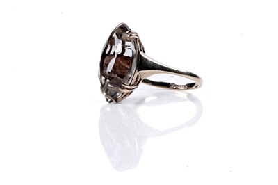 Lot 33 - An early 20th Century Art Deco citrine dress ring