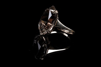 Lot 33 - An early 20th Century Art Deco citrine dress ring