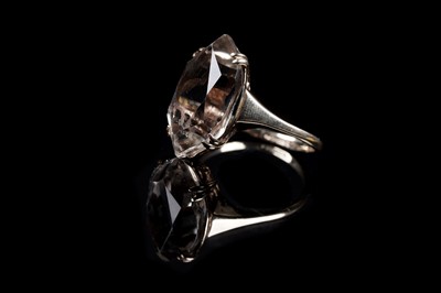 Lot 33 - An early 20th Century Art Deco citrine dress ring