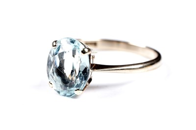 Lot 34 - An early 20th Century aquamarine ring