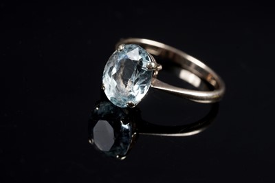 Lot 34 - An early 20th Century aquamarine ring
